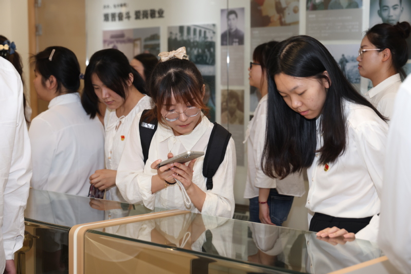 776d04f9-55ee-451e-a301-1a2e81f38e24 776d04f9-55ee-451e-a301-1a2e81f38e24